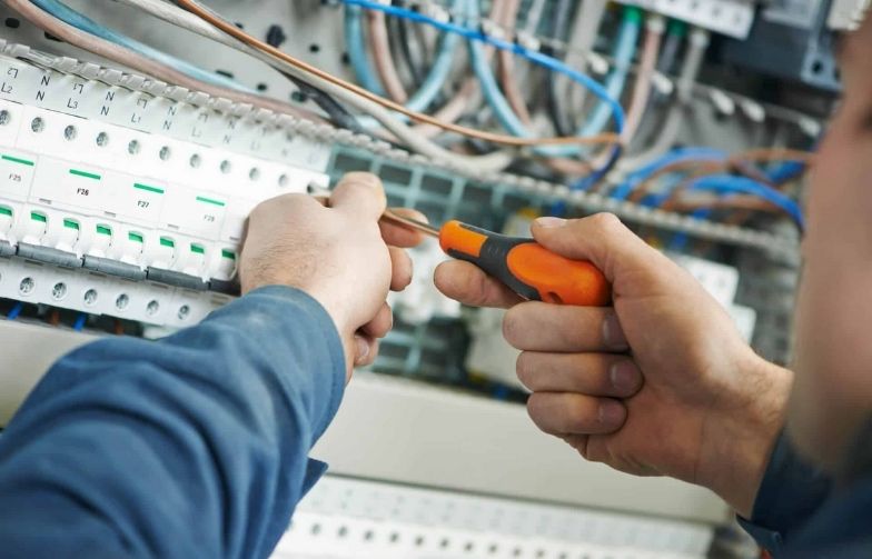 commercial electrician